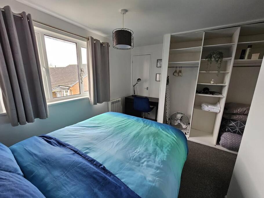Entire Spacious Modern One Bedroom House Swindon Extérieur photo